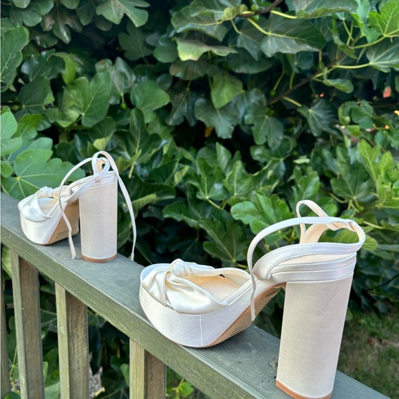 BRAND NEW Bella belle SERAFINA
5 Inch Open Toe Platform Block Heel Sandals - Picture 4 of 5